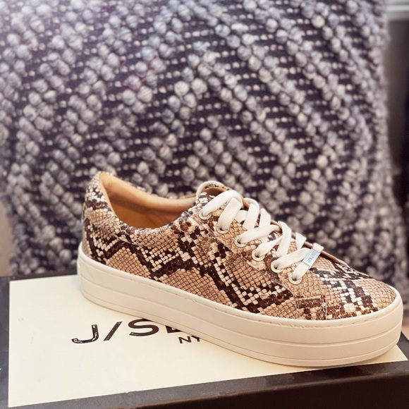 J Slide platform - Picture 1 of 3